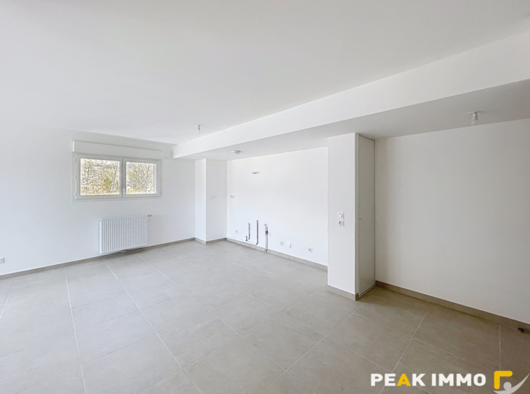 À vendre   T3 deuxième étage avec ascenseur en plein centre