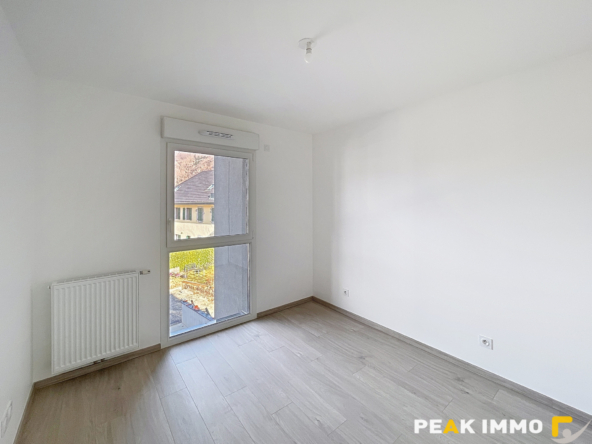 À vendre   T3 deuxième étage avec ascenseur en plein centre