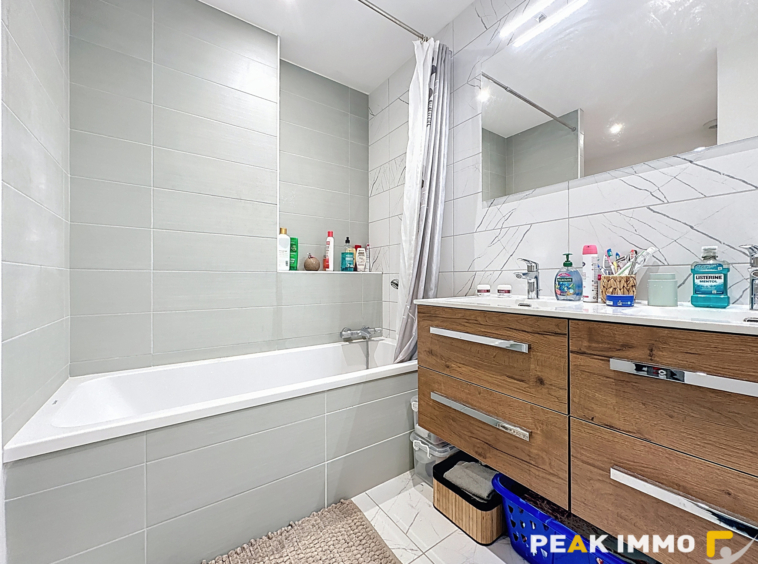 Appartement 4 pièces - 92 m2 - Sallenôves