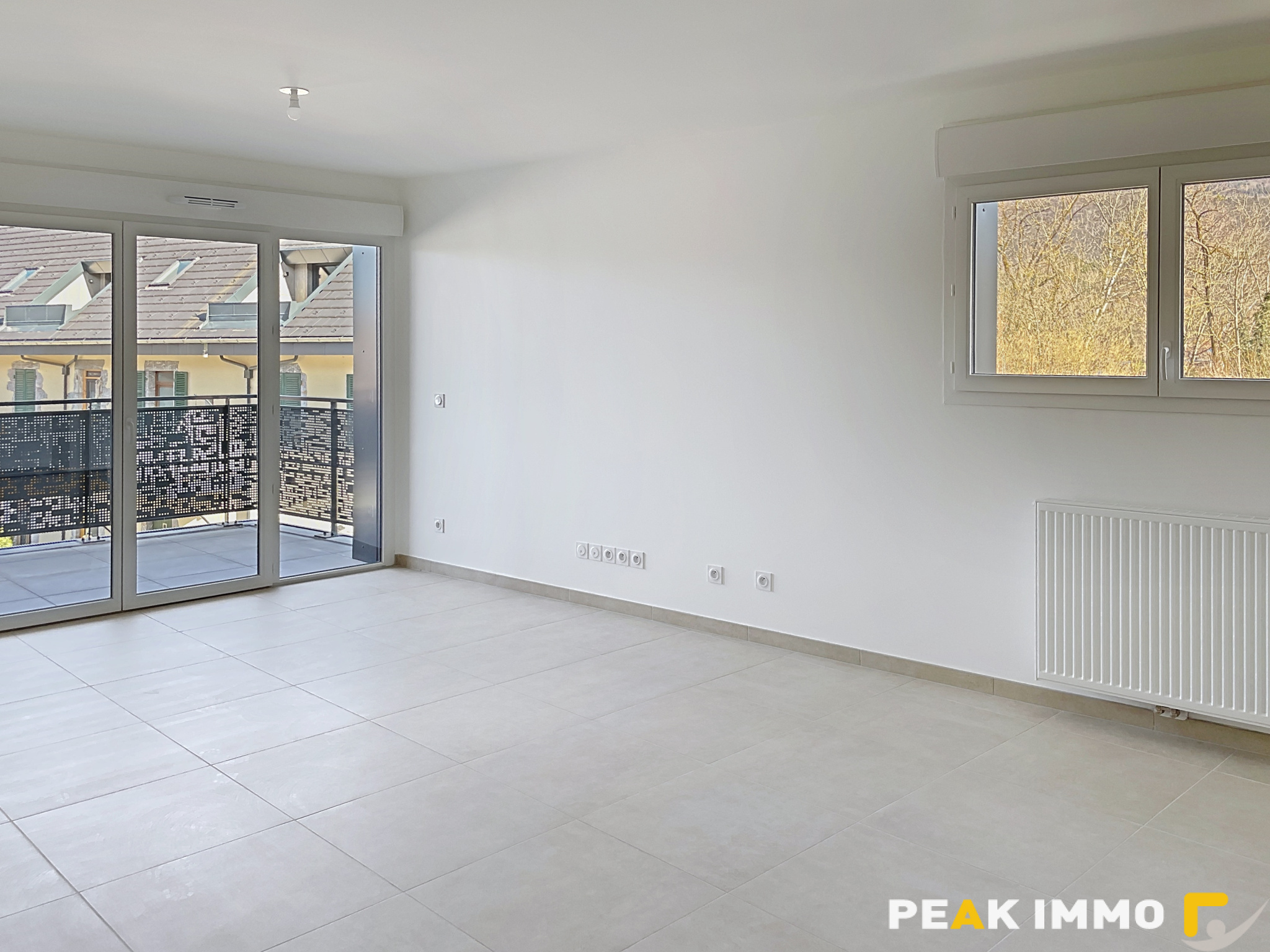 À vendre   T3 premier étage avec ascenseur en plein centre d