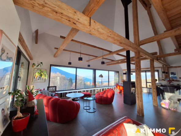 Ancienne ferme de caractère rénovée avec vue sur le lac