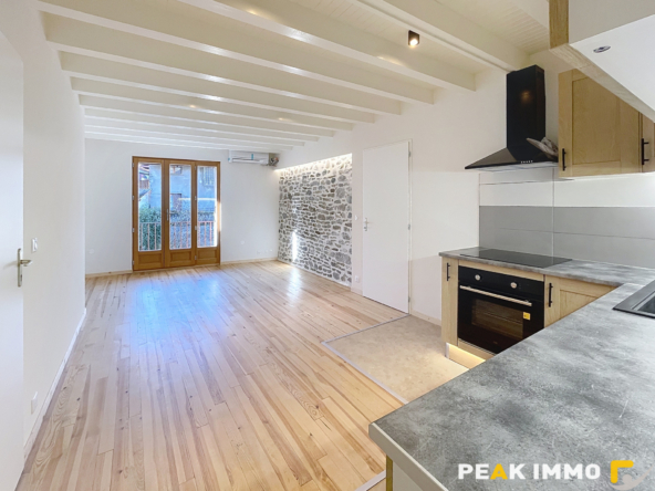 BONNE   T3 entièrement rénové au coeur du village