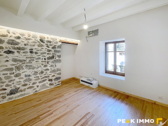 BONNE   T3 entièrement rénové au coeur du village