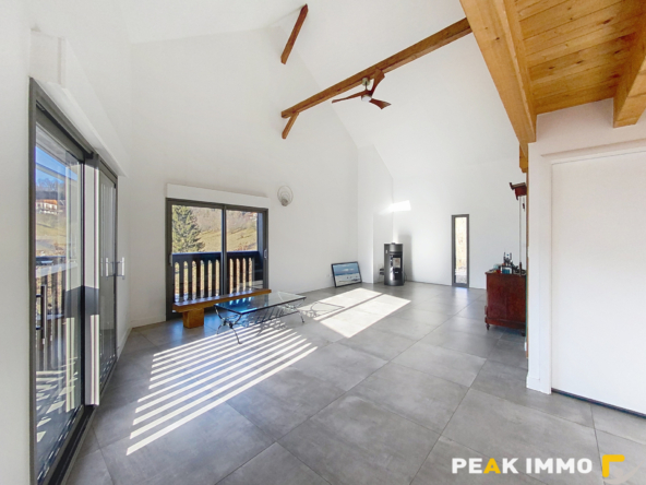 Maison de village rénovée   164 m2   Terrain 402 m2   Vue mo