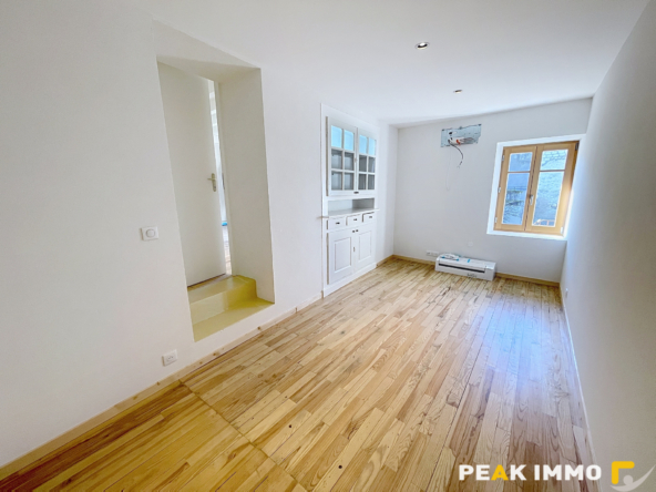 BONNE   T3 entièrement rénové au coeur du village