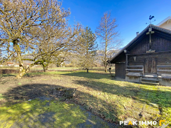 BONNEVILLE: Grande maison avec bâtiments annexes