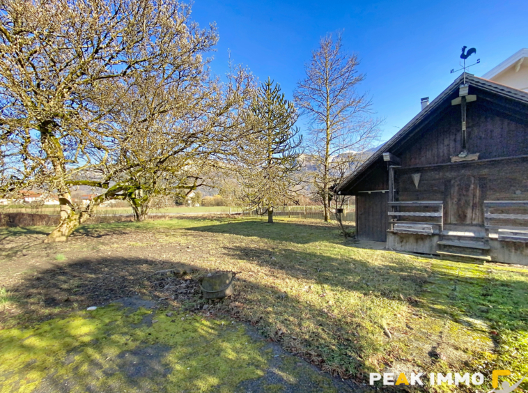 BONNEVILLE: Grande maison avec bâtiments annexes