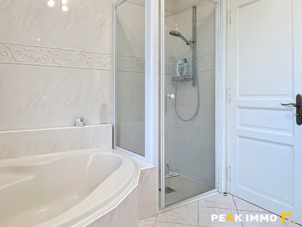 En nouveauté Coteau de MARIGNIER Spacieuse Maison de 5 chamb