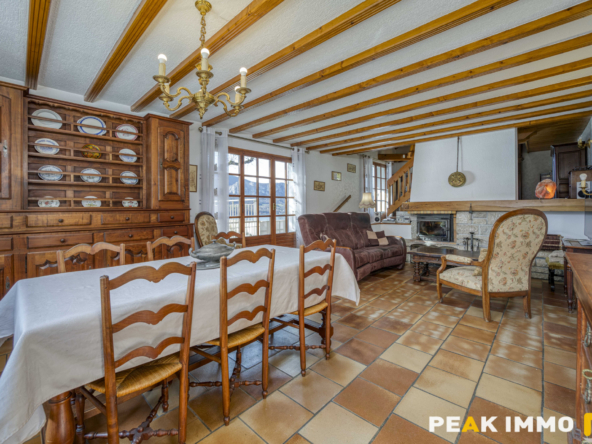 A Vendre Propriété de caractère dans un secteur résidentiel