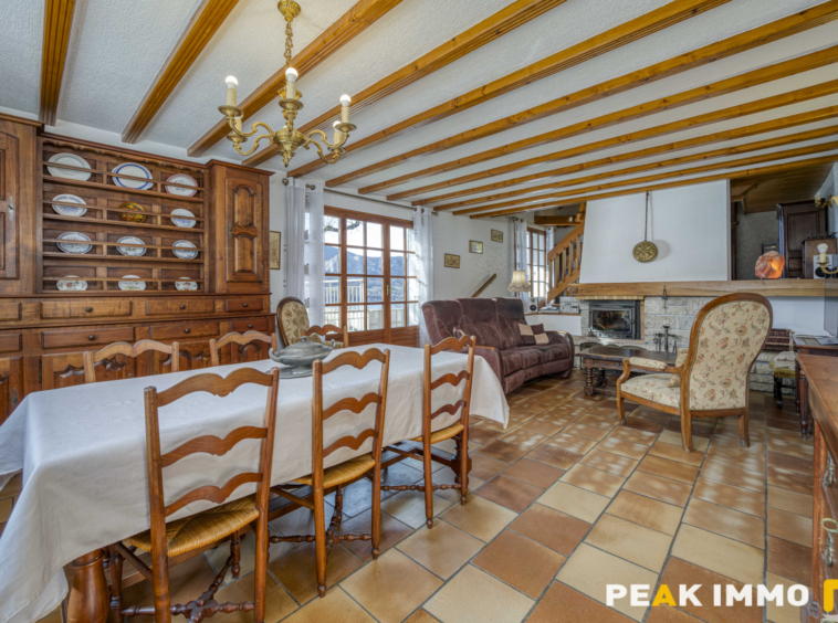 A Vendre Propriété de caractère dans un secteur résidentiel