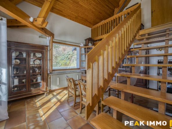 A Vendre Propriété de caractère dans un secteur résidentiel