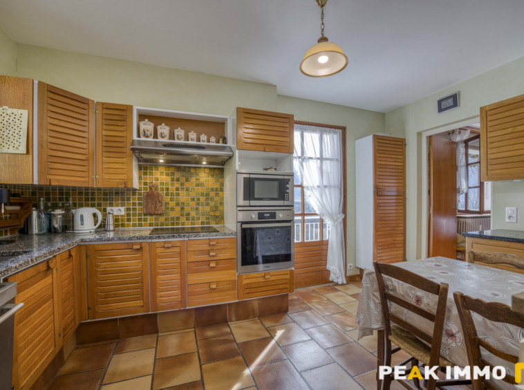 A Vendre Propriété de caractère dans un secteur résidentiel