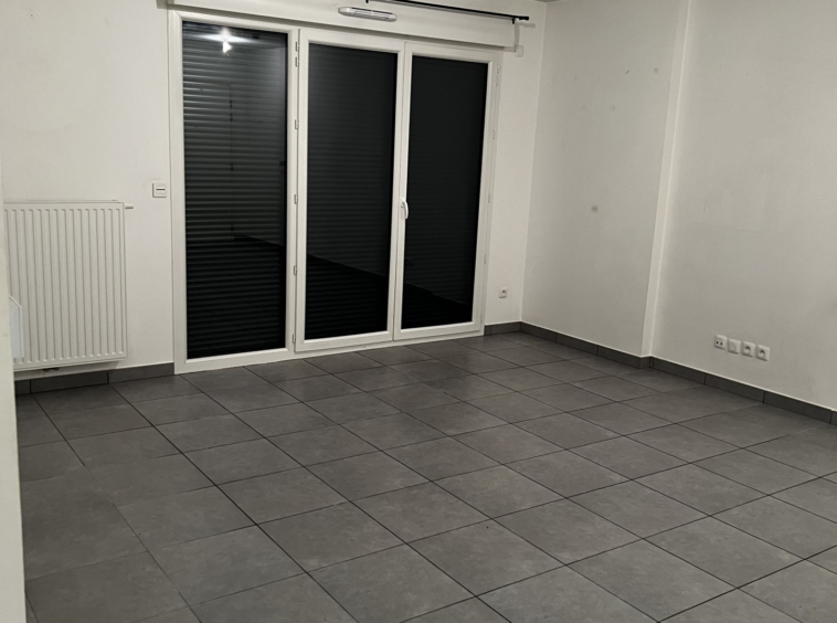 DOUVAINE   T2 récent en rez-de-jardin