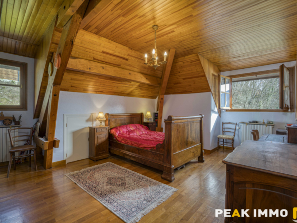 A Vendre Propriété de caractère dans un secteur résidentiel