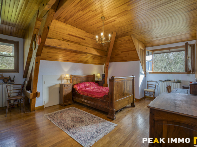 A Vendre Propriété de caractère dans un secteur résidentiel