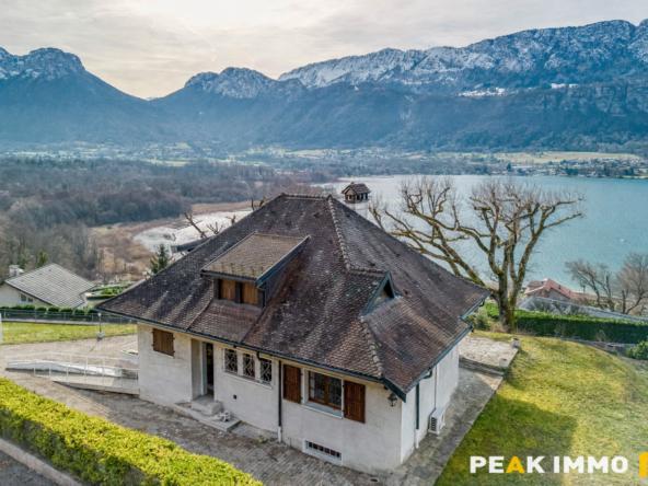 A Vendre Propriété de caractère dans un secteur résidentiel