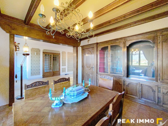 BONNEVILLE: Grande maison avec bâtiments annexes