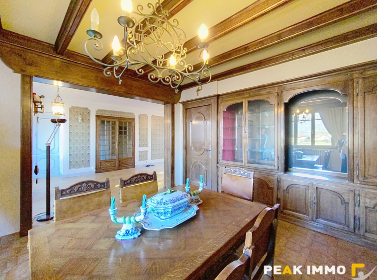 BONNEVILLE: Grande maison avec bâtiments annexes