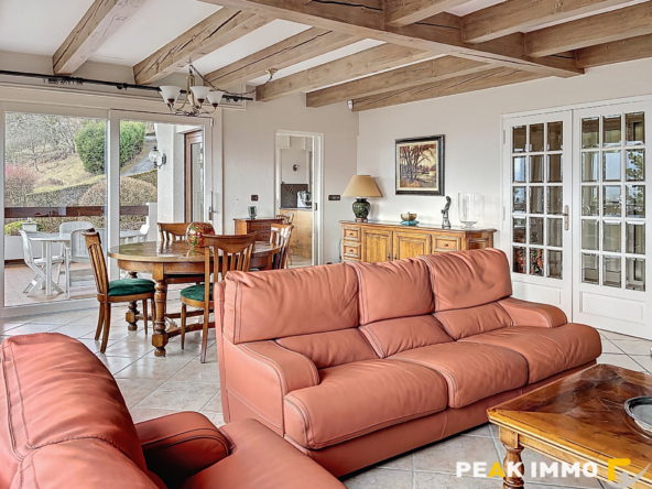 En nouveauté Coteau de MARIGNIER Spacieuse Maison de 5 chamb