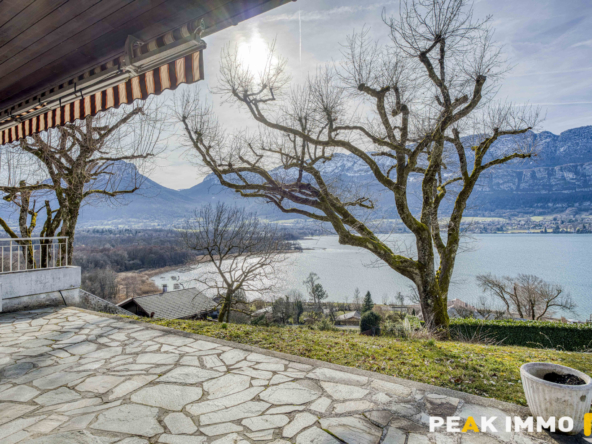 A Vendre Propriété de caractère dans un secteur résidentiel