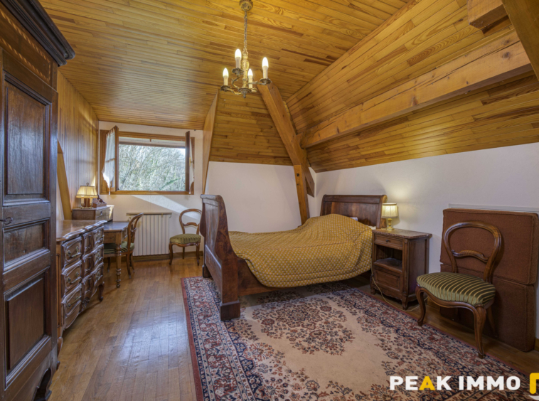 A Vendre Propriété de caractère dans un secteur résidentiel