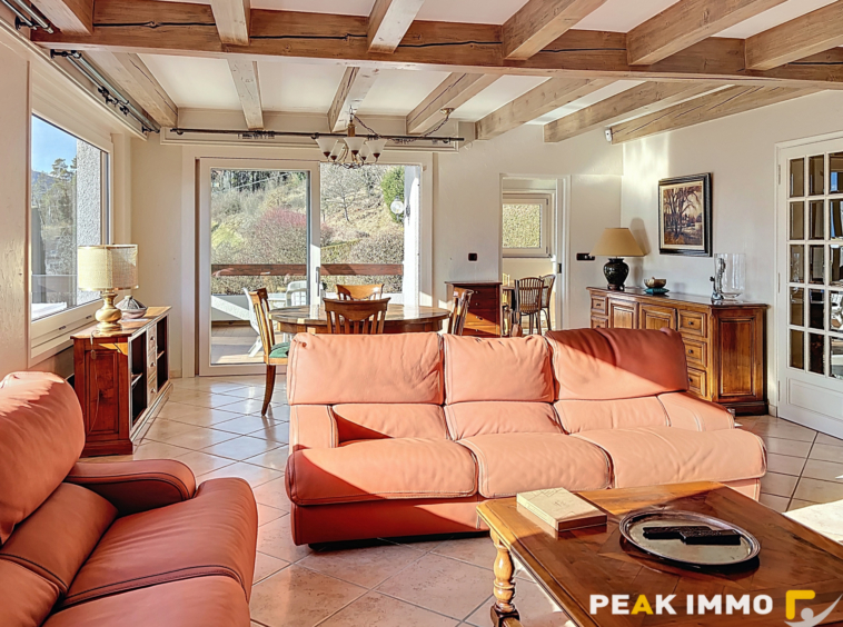 En nouveauté Coteau de MARIGNIER Spacieuse Maison de 5 chamb