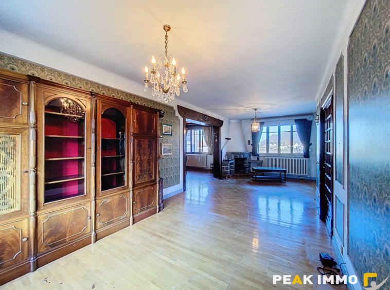 BONNEVILLE: Grande maison avec bâtiments annexes