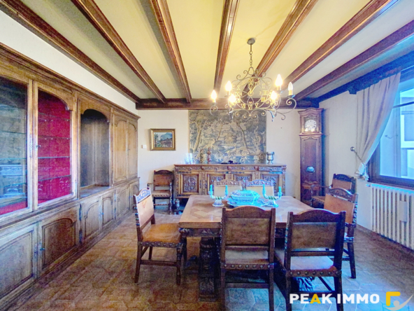 BONNEVILLE: Grande maison avec bâtiments annexes