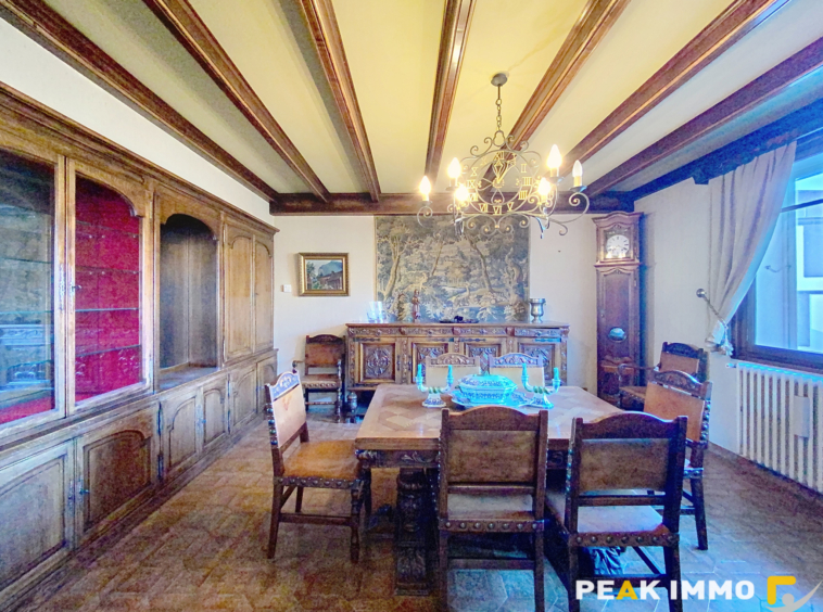 BONNEVILLE: Grande maison avec bâtiments annexes