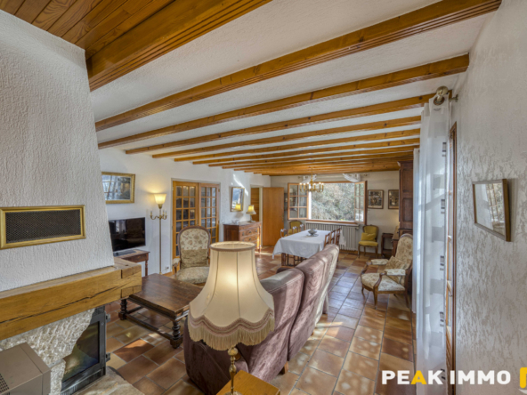 A Vendre Propriété de caractère dans un secteur résidentiel