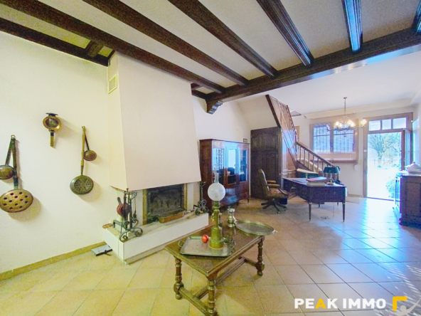 BONNEVILLE: Grande maison avec bâtiments annexes