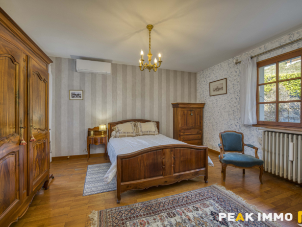 A Vendre Propriété de caractère dans un secteur résidentiel