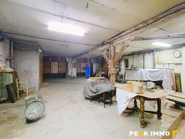 BONNEVILLE: Grande maison avec bâtiments annexes