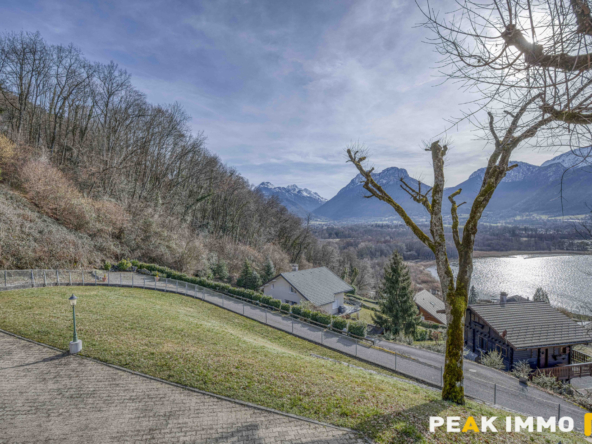 A Vendre Propriété de caractère dans un secteur résidentiel