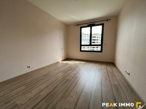 Appartement 4 pièces - 133,50 m2 -  SAINT-GENIS-POUILLY