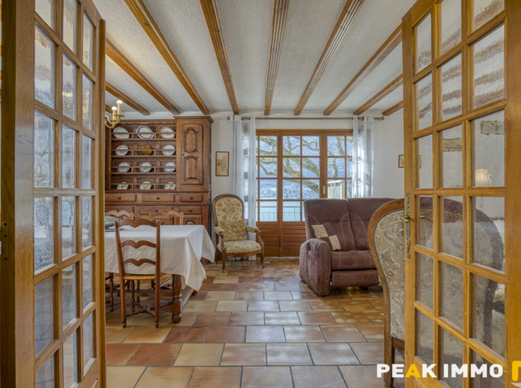 A Vendre Propriété de caractère dans un secteur résidentiel