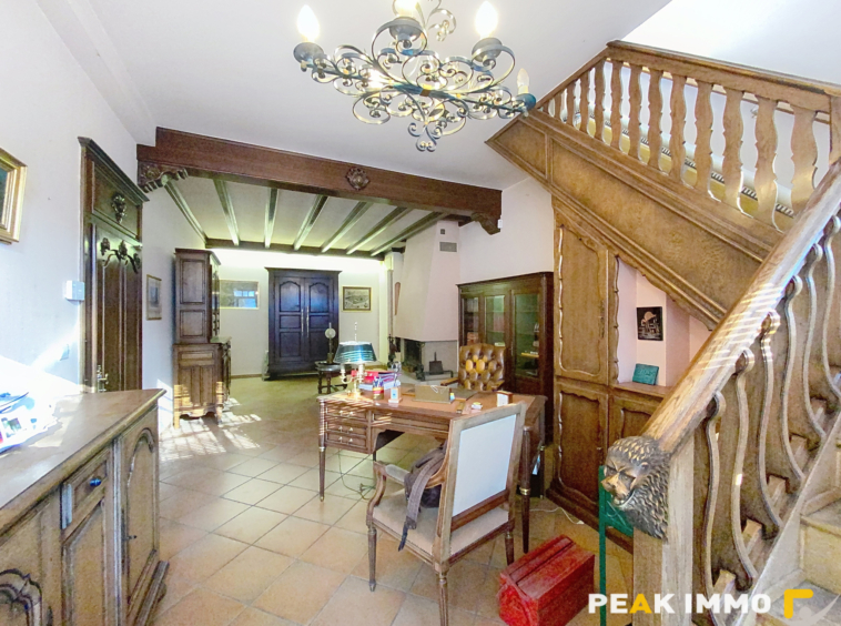 BONNEVILLE: Grande maison avec bâtiments annexes