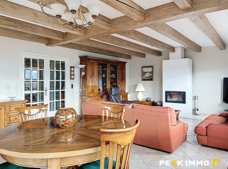 En nouveauté Coteau de MARIGNIER Spacieuse Maison de 5 chamb