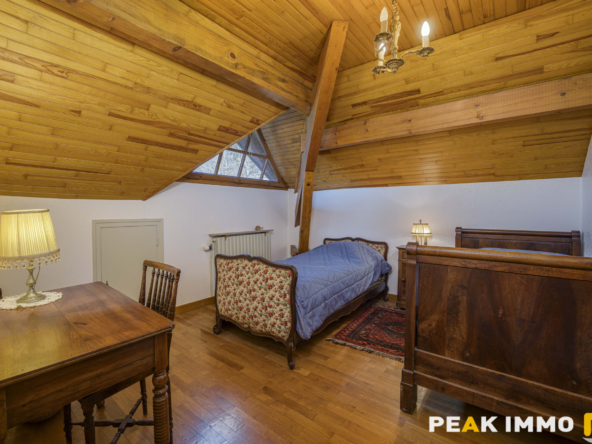 A Vendre Propriété de caractère dans un secteur résidentiel