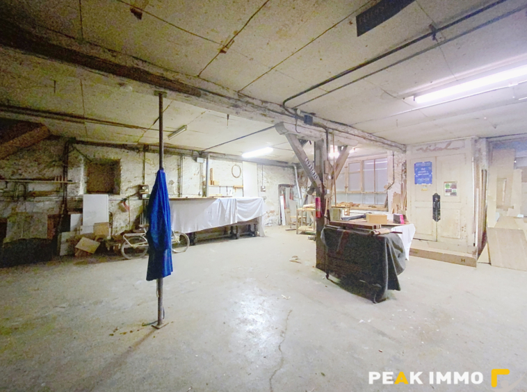 BONNEVILLE: Grande maison avec bâtiments annexes