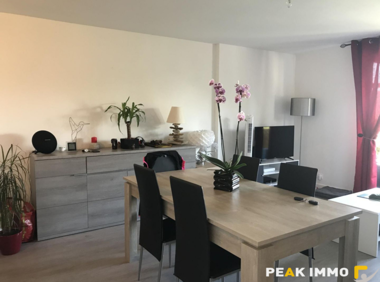 T2 avec balcon et parking couvert   Résidence calme à Bonnev