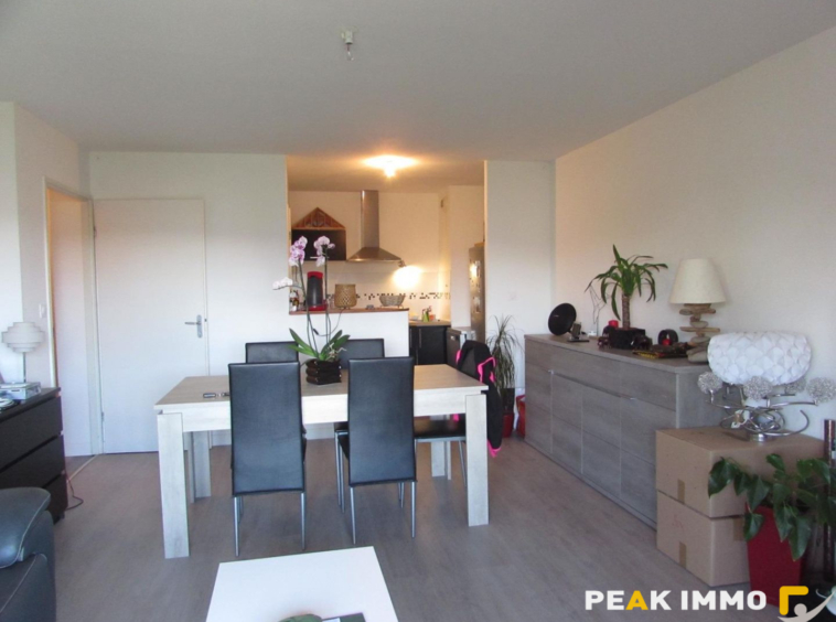 T2 avec balcon et parking couvert   Résidence calme à Bonnev