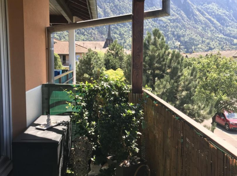T2 avec balcon et parking couvert   Résidence calme à Bonnev