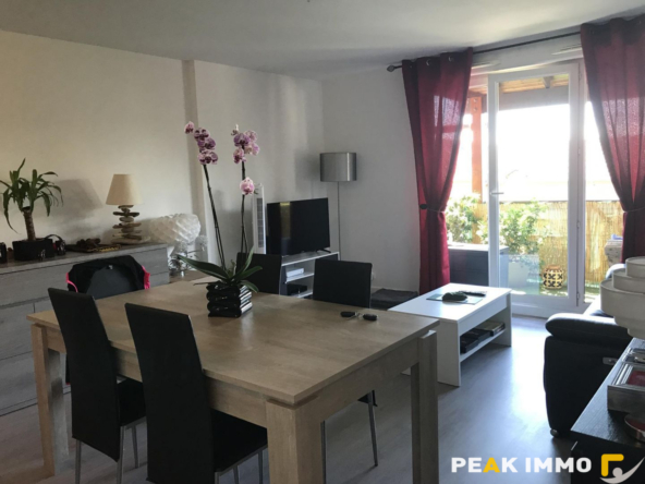 T2 avec balcon et parking couvert   Résidence calme à Bonnev