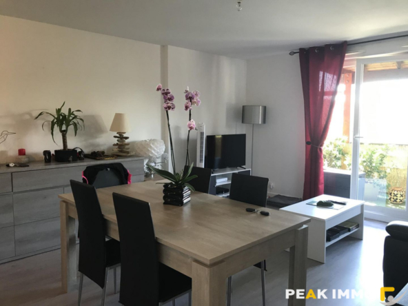 T2 avec balcon et parking couvert   Résidence calme à Bonnev