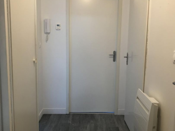 T2 avec balcon et parking couvert   Résidence calme à Bonnev