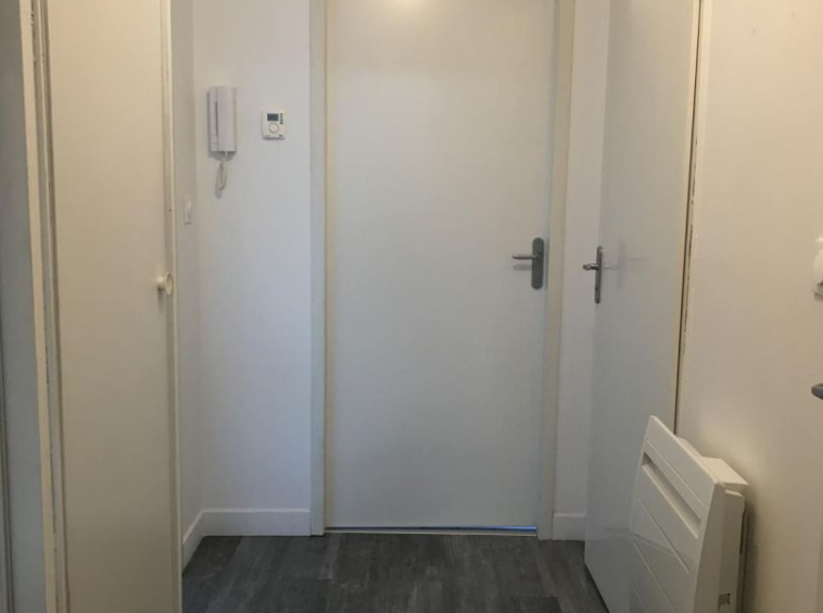 T2 avec balcon et parking couvert   Résidence calme à Bonnev