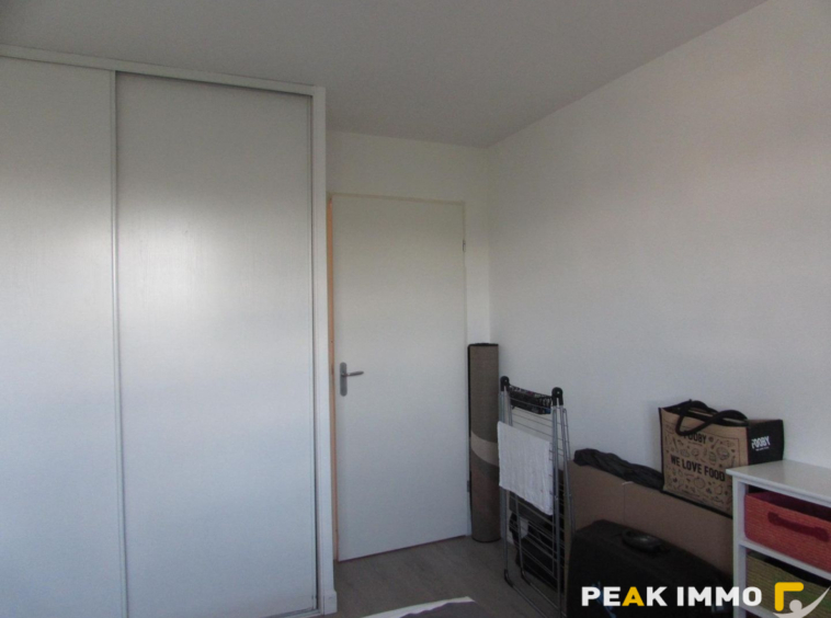 T2 avec balcon et parking couvert   Résidence calme à Bonnev