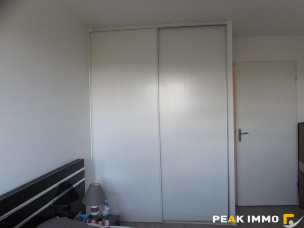 T2 avec balcon et parking couvert   Résidence calme à Bonnev