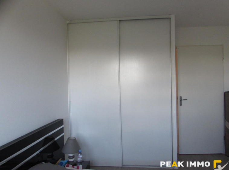 T2 avec balcon et parking couvert   Résidence calme à Bonnev